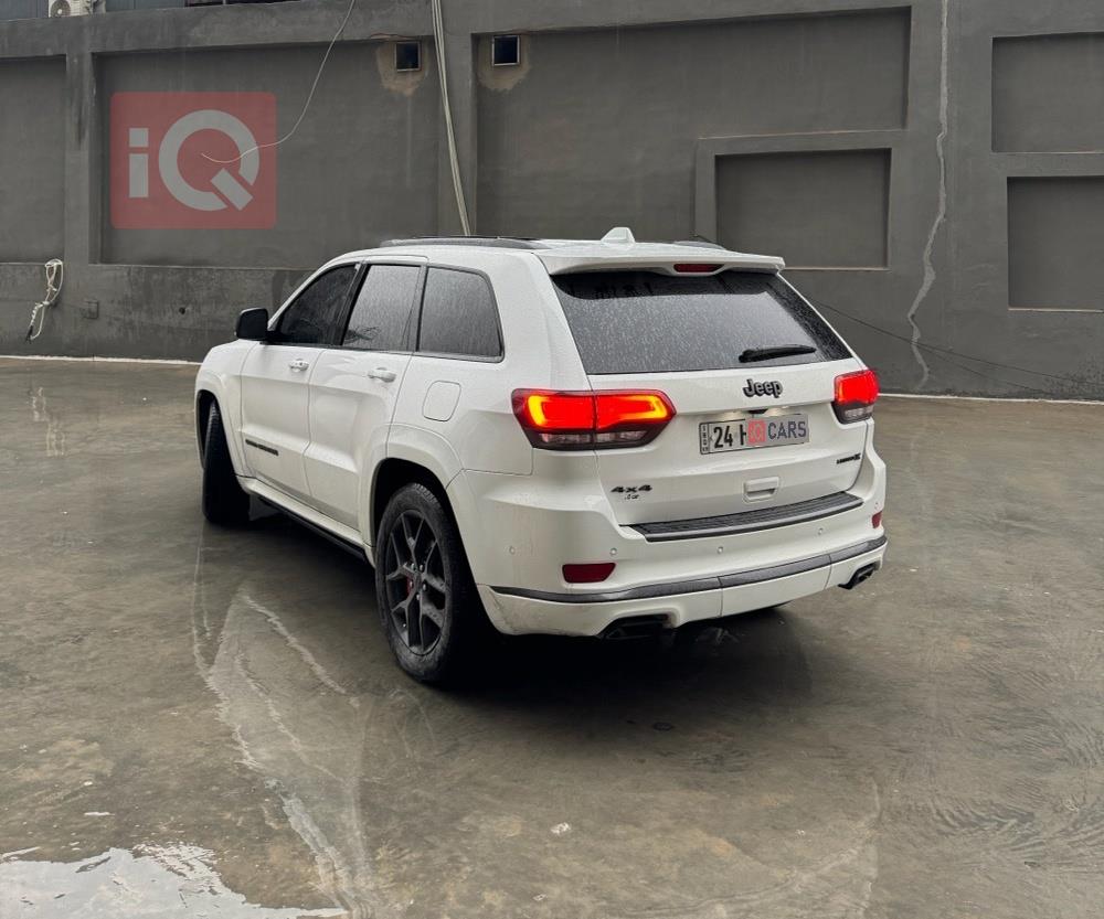 جیپ گراند شیرۆکی